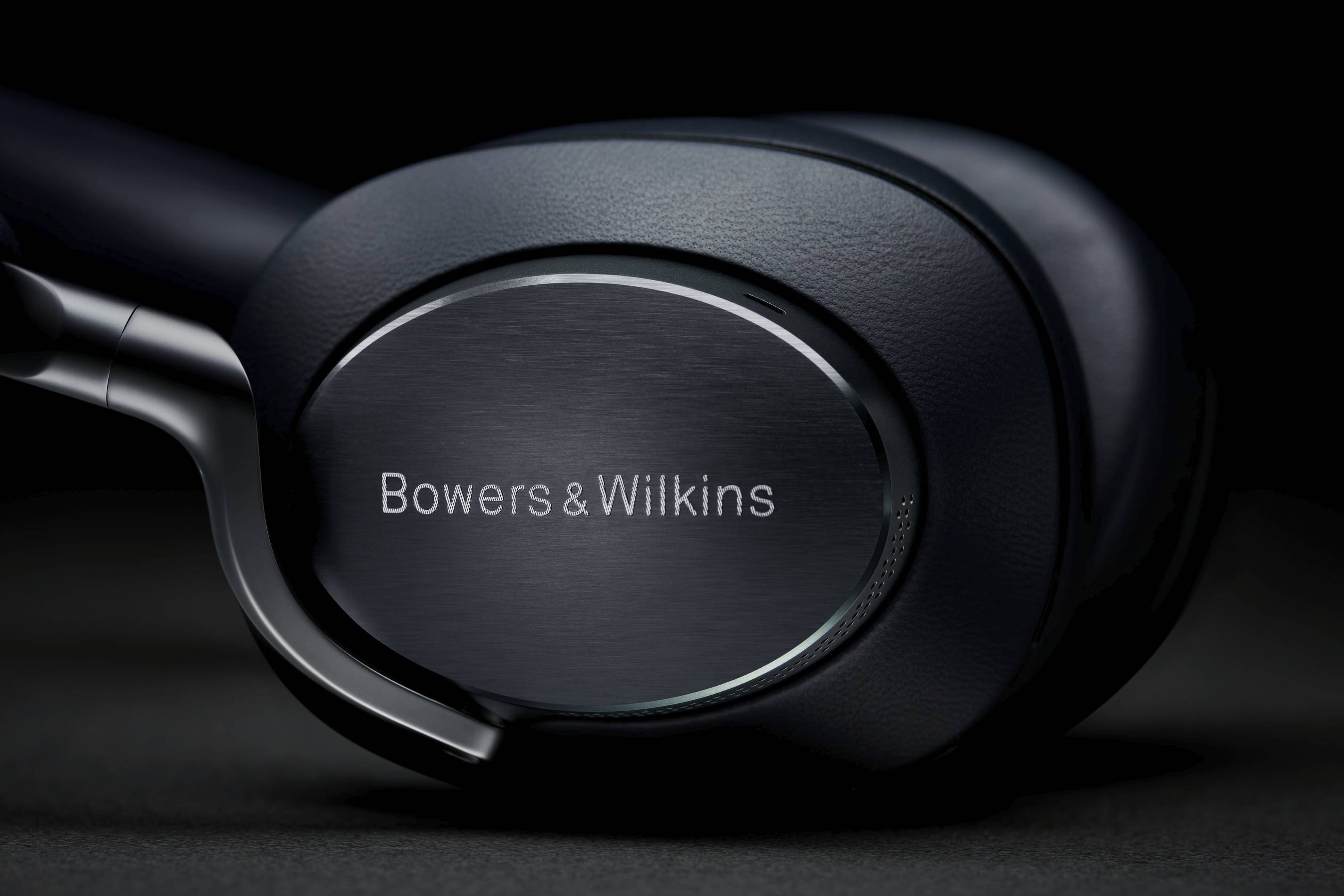 Bowers & Wilkins Px8 007 Edition: Celebrate Bond Music