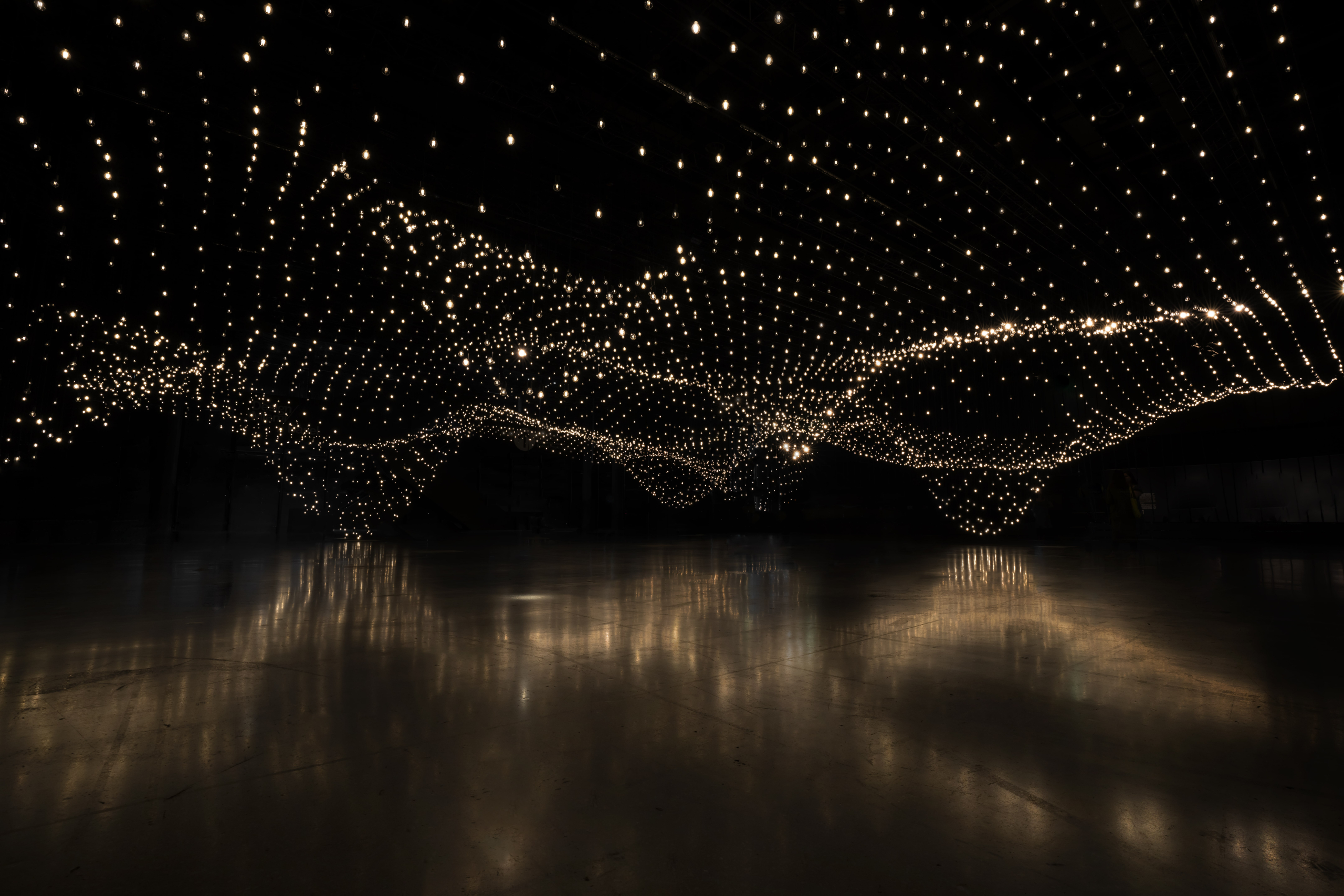 Experience Pulse Topology: Immersive Art by Lozano-Hemmer