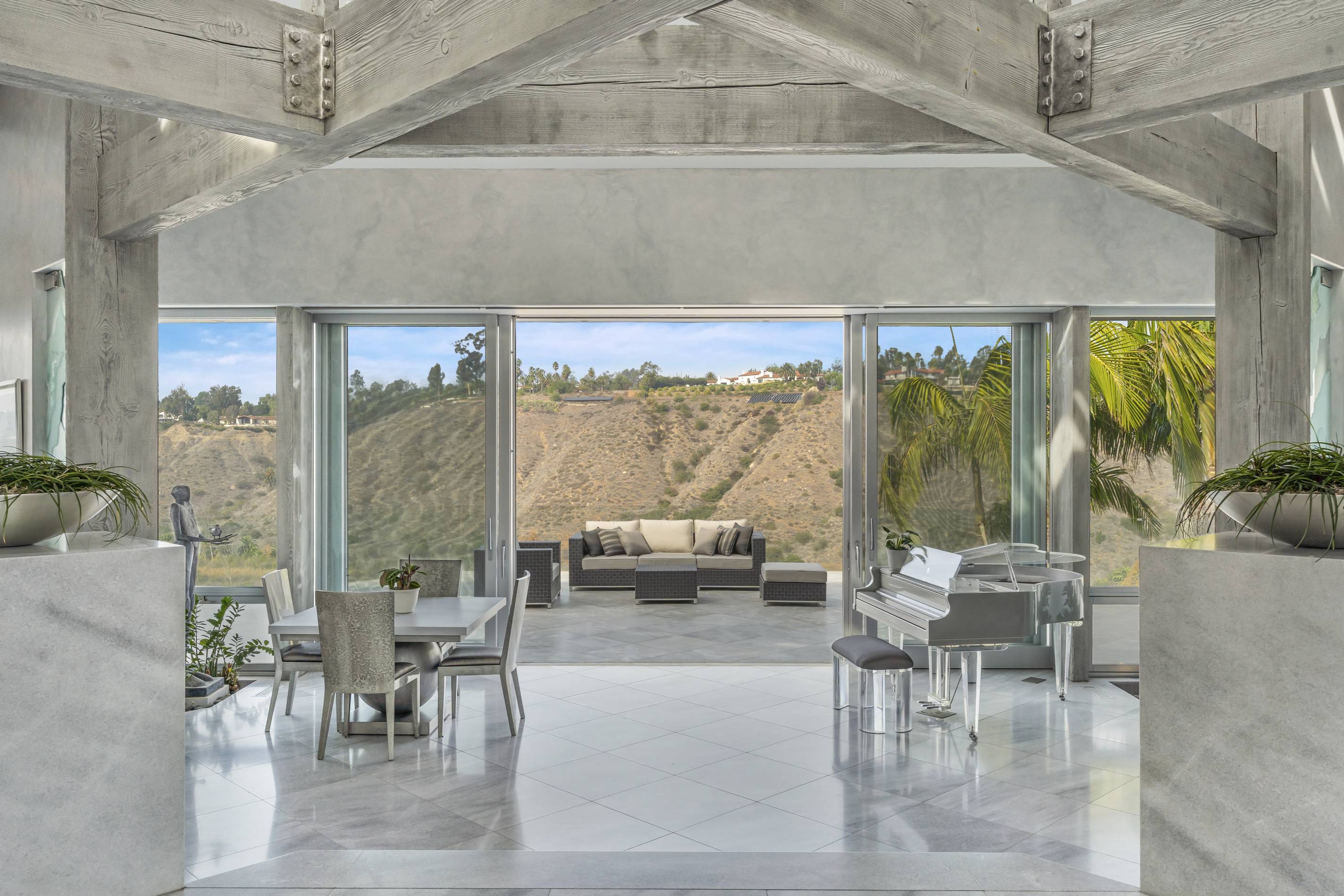 Luxury Rancho Santa Fe Estate: Entertainer's Dream Home