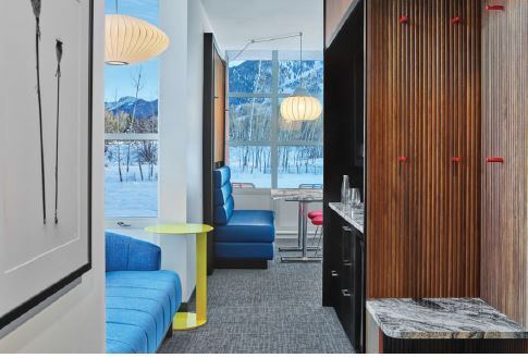 The light to the left is a 1952 George Nelson Bubble pendant, chosen to match the existing midcentury lighting pieces. PHOTO COURTESY OF SALAMANDER HOTELS & RESORTS