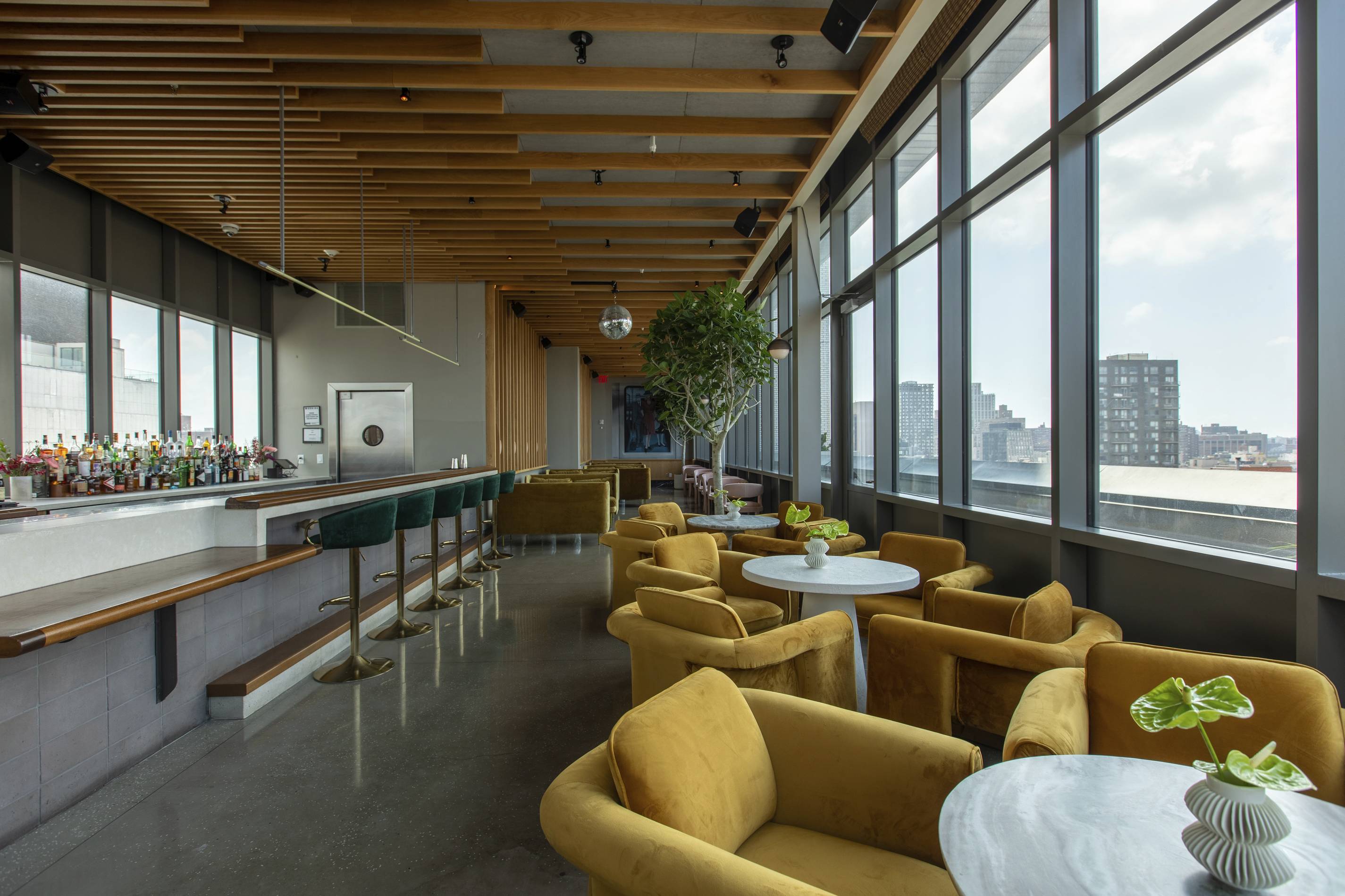 UNLISTED Rooftop Lounge: NYC Skyline & Cocktails