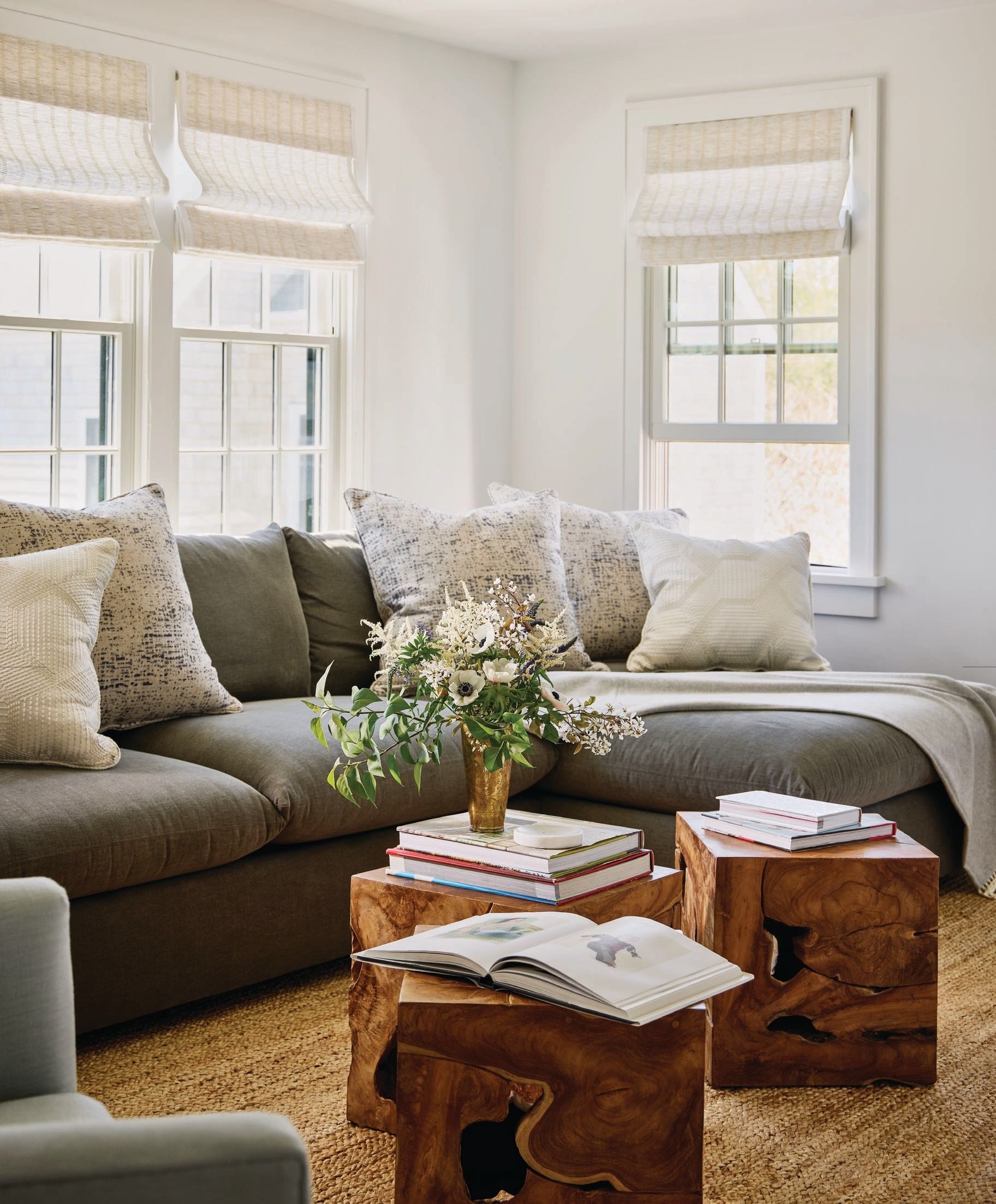 Elegant Nantucket Home Design: A Modern Rustic Retreat