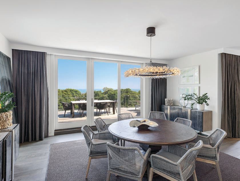 Luxury Coastal Retreat: Modern Montauk Home with Ocean Views