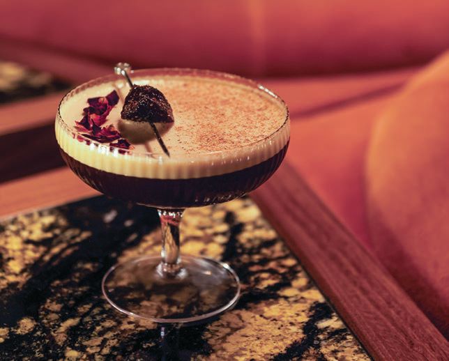 first-date-bars-for-good-vibes-and-great-drinks