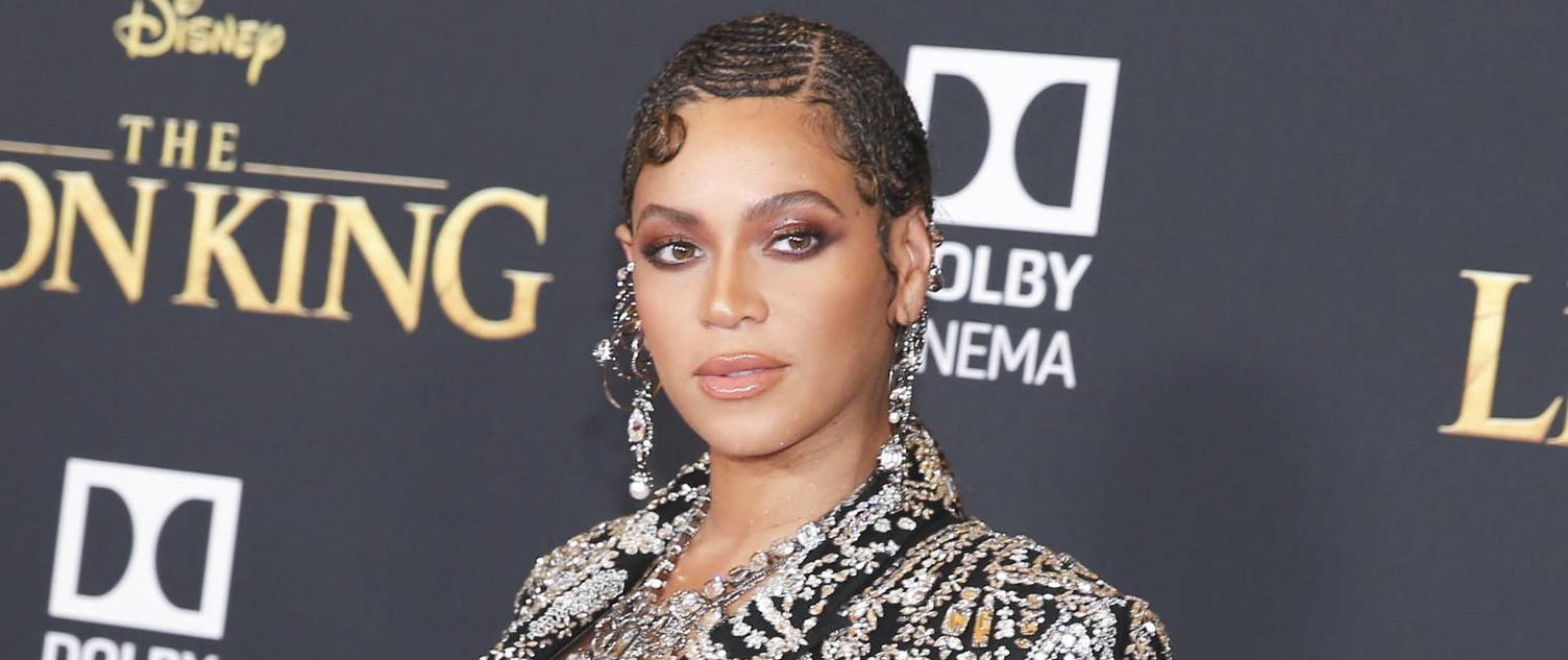 beyonce silver versace dress Beyonc's Silver Versace Dress from the "Renaissance" Premiere Was Galactic  Glamour