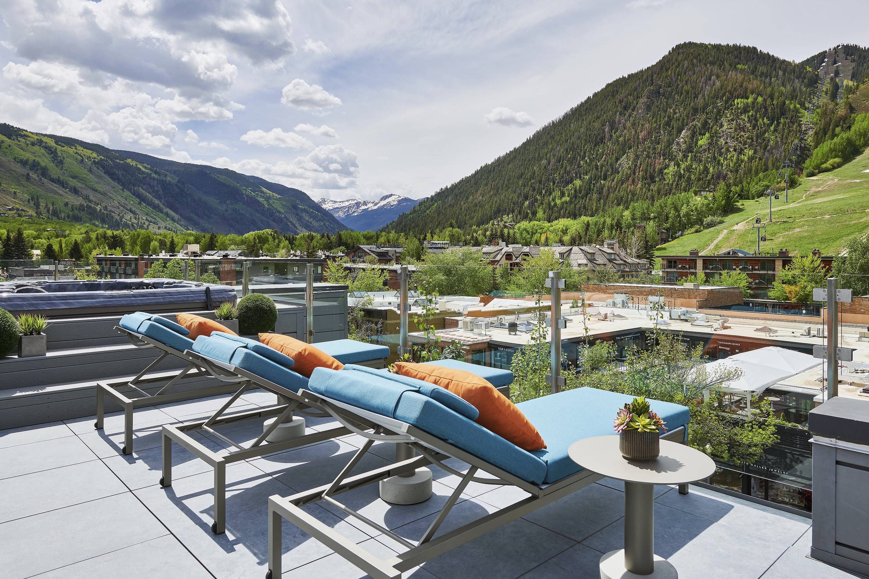 The VUE Charlotte On 5th | Luxury Uptown Charlotte Apartments