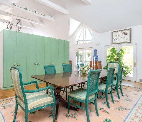 The home’s spacious dining room is filled with natural light PHOTO BY DREW CALLAGHAN