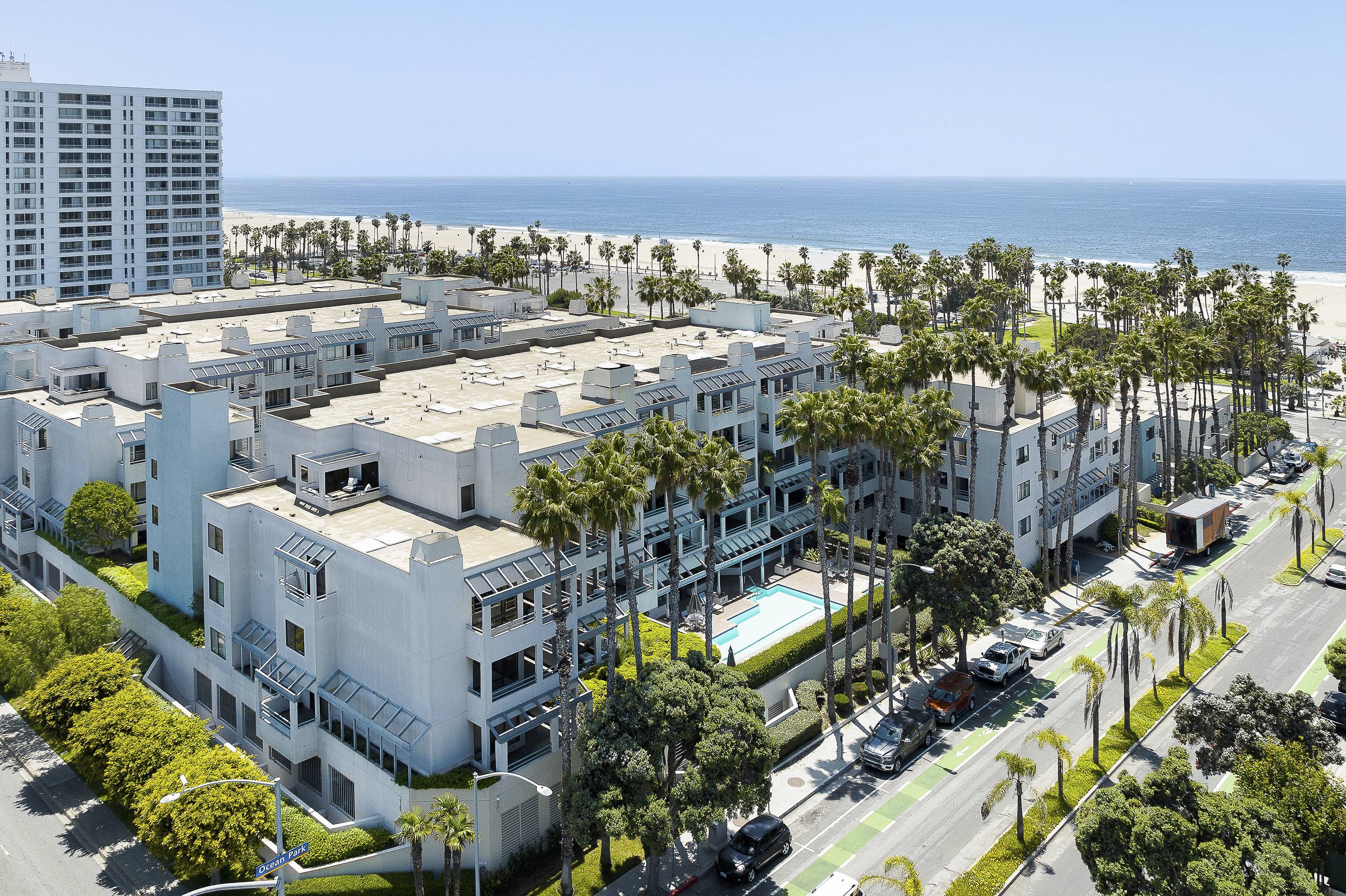 Luxury Beachfront Homes: Santa Monica's $7M Gems Revealed