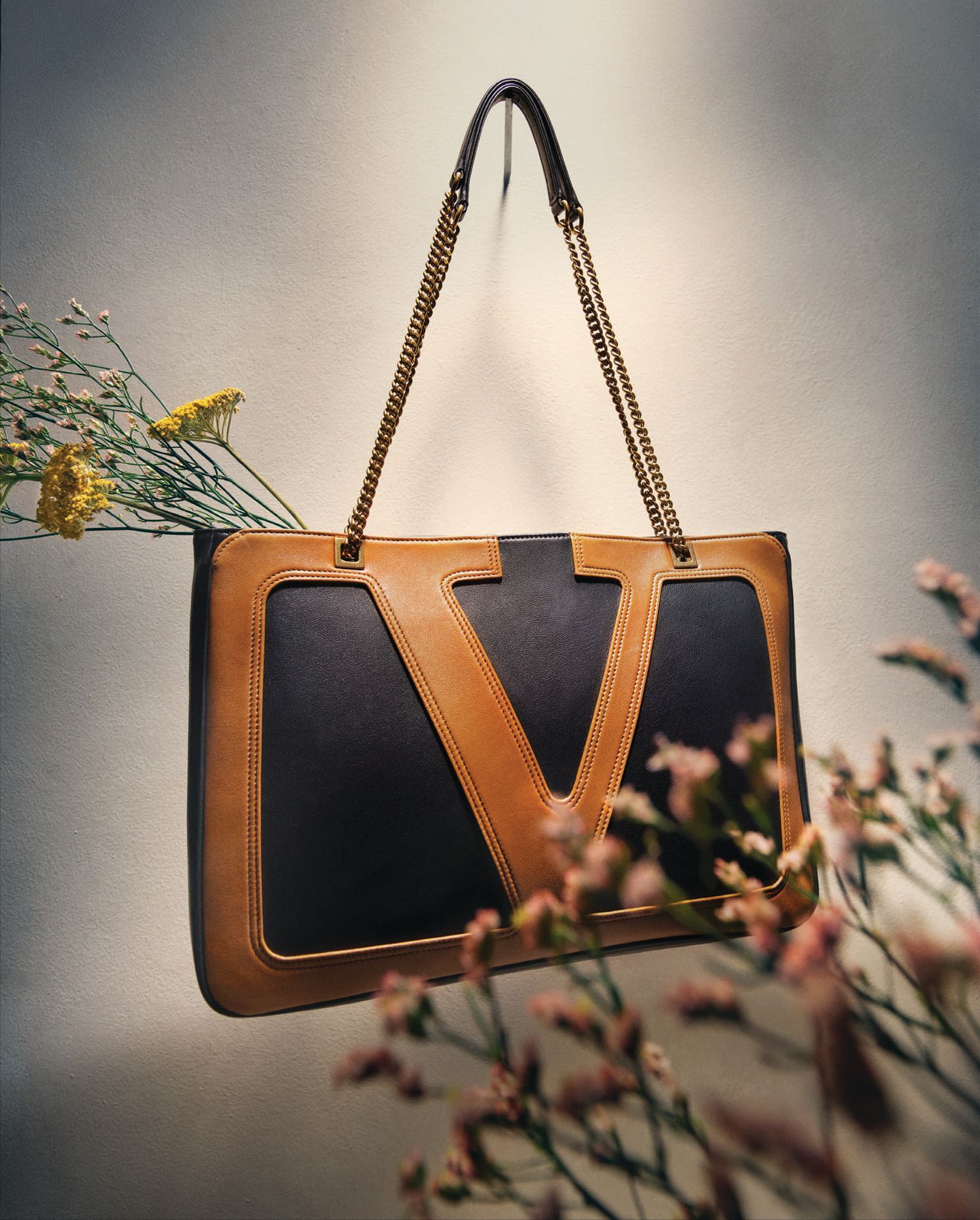 美品　VALENTINOフルスタッズブローグ 表記サイズ40 Valentino Viva Superstar Bag: The Ultimate All-Day Accessory