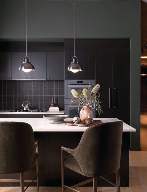 Travis Heights: Luxurious Turnkey Condo by Mark Cravotta