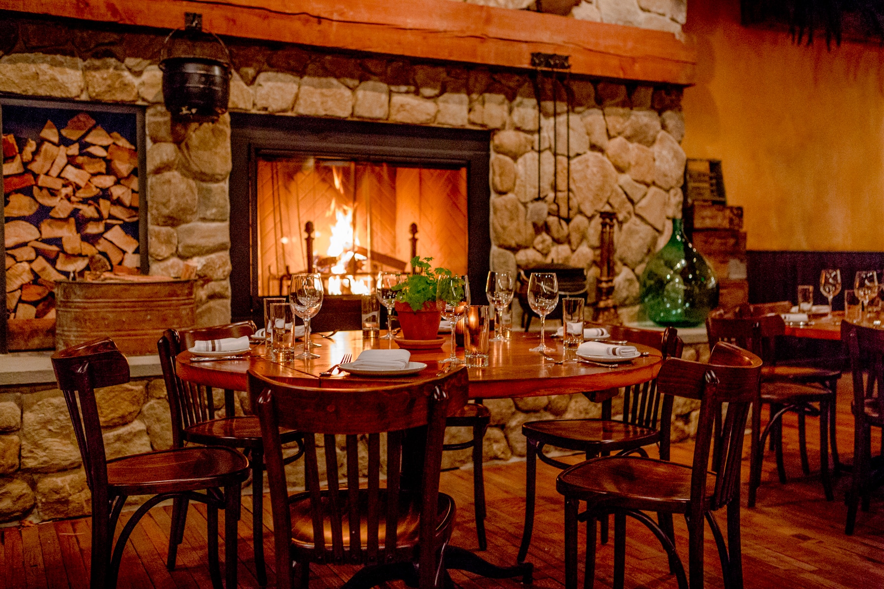 Restaurants with a fireplace near me