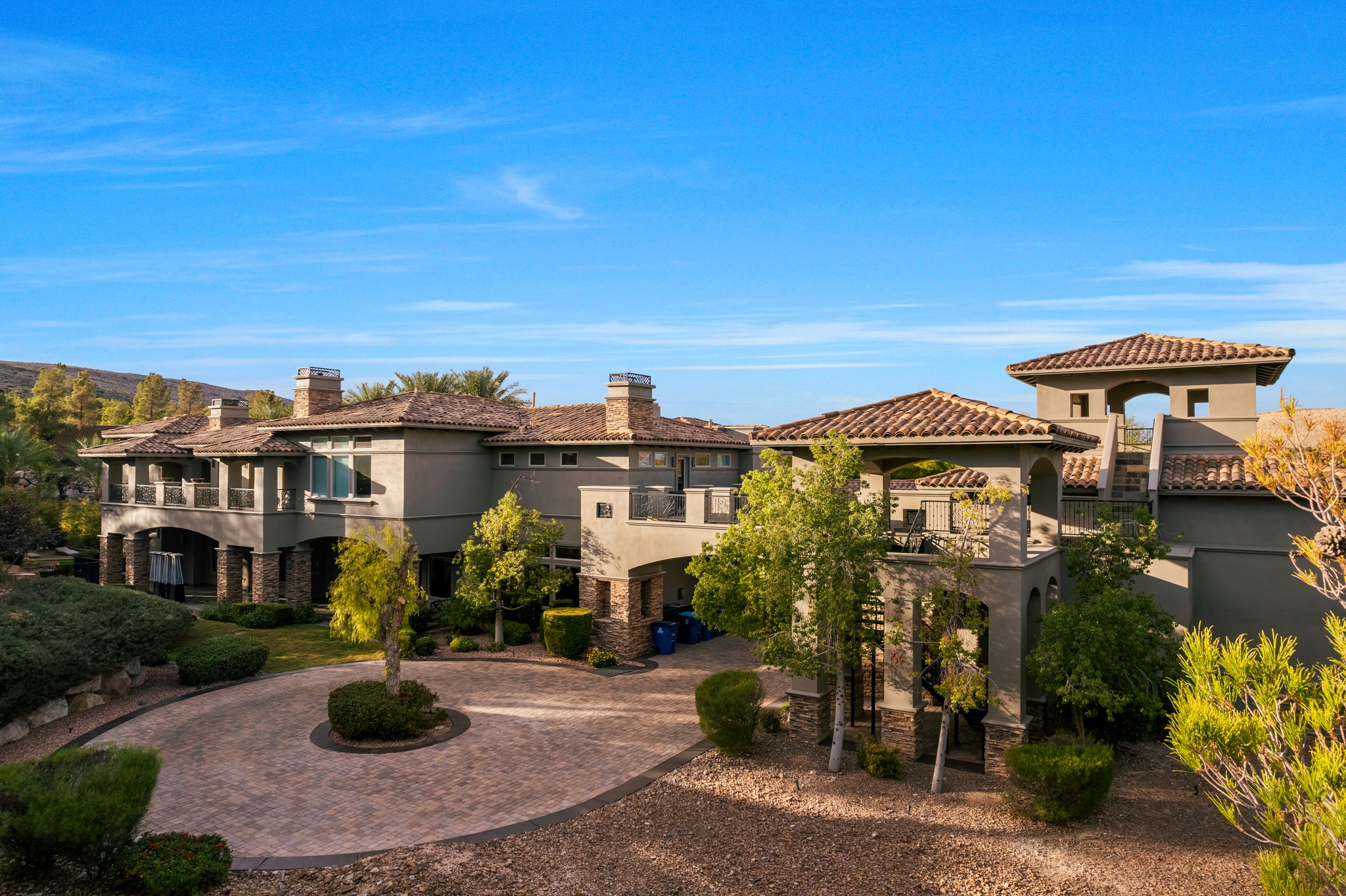 Luxury Las Vegas Estates: Soaring Heights & Elegant Living