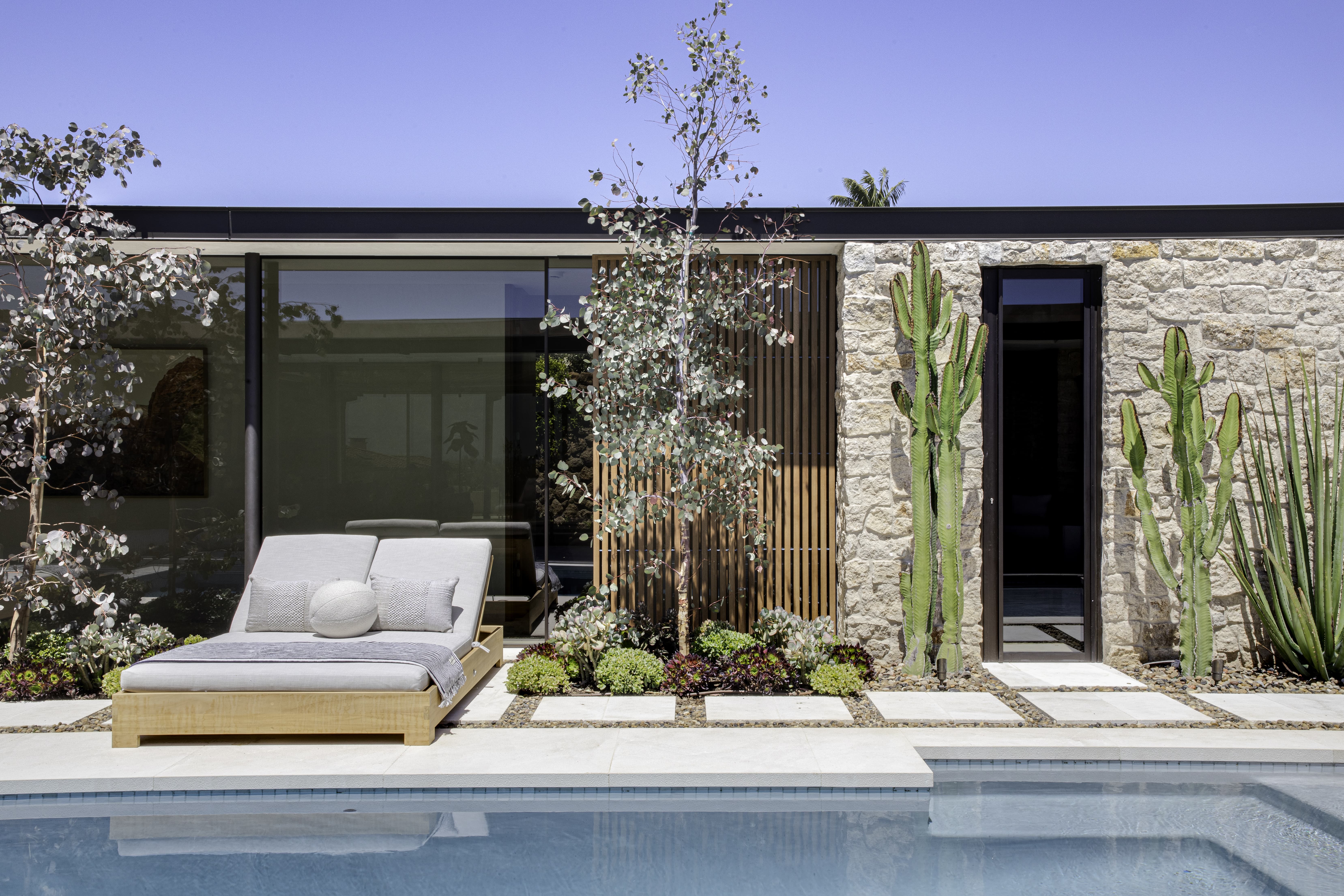 A masterful collaboration between Table Thirty Three, Laidlaw Schultz Architecture and DiVita Builders transformed this Laguna Beach residence into a timeless indoor-outdoor sanctuary.