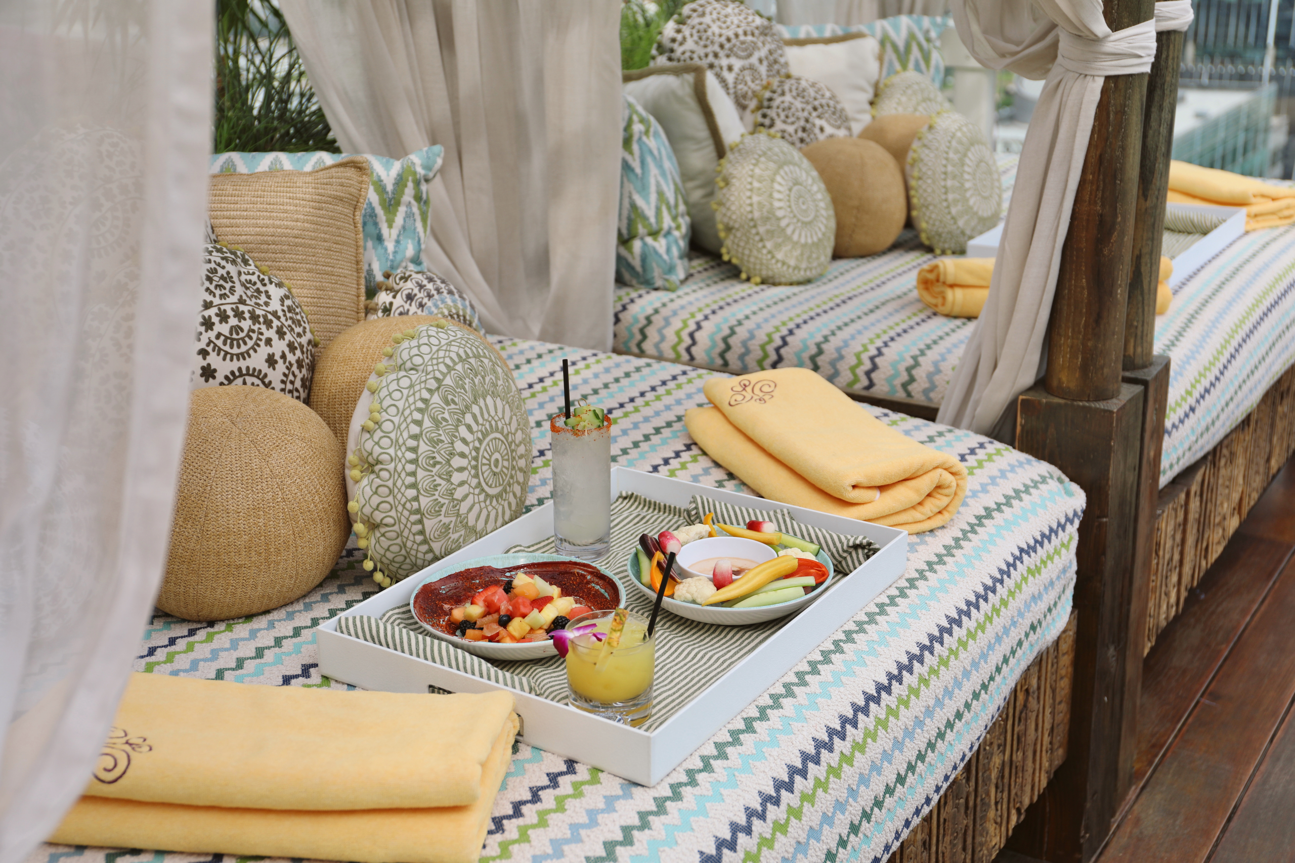 MISSONI トップスとストールセット Missoni Pop-Up: Luxury Resortwear Experience in Dallas