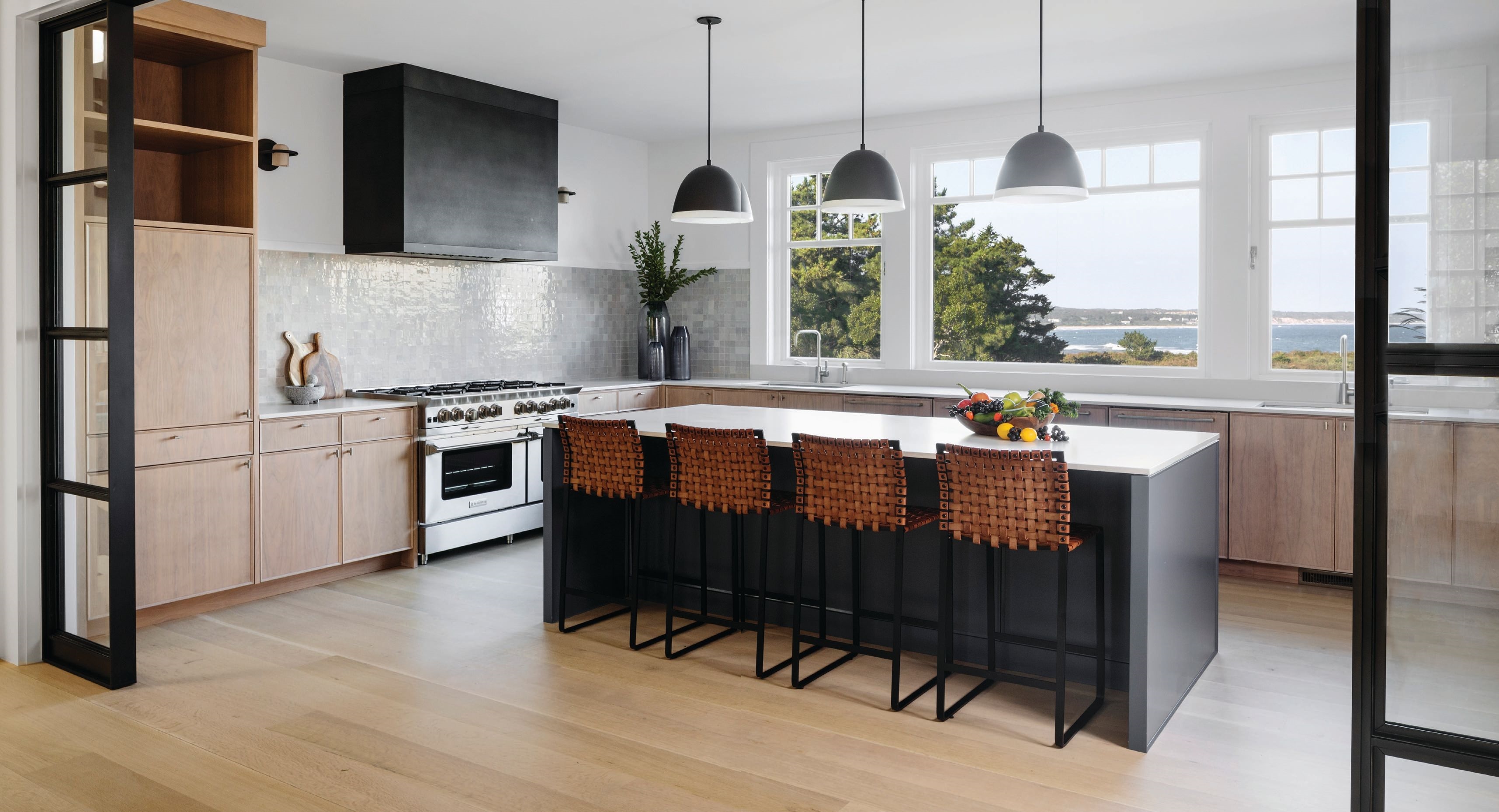 This Stunning Home Embraces Martha's Vineyard's Natural Beauty