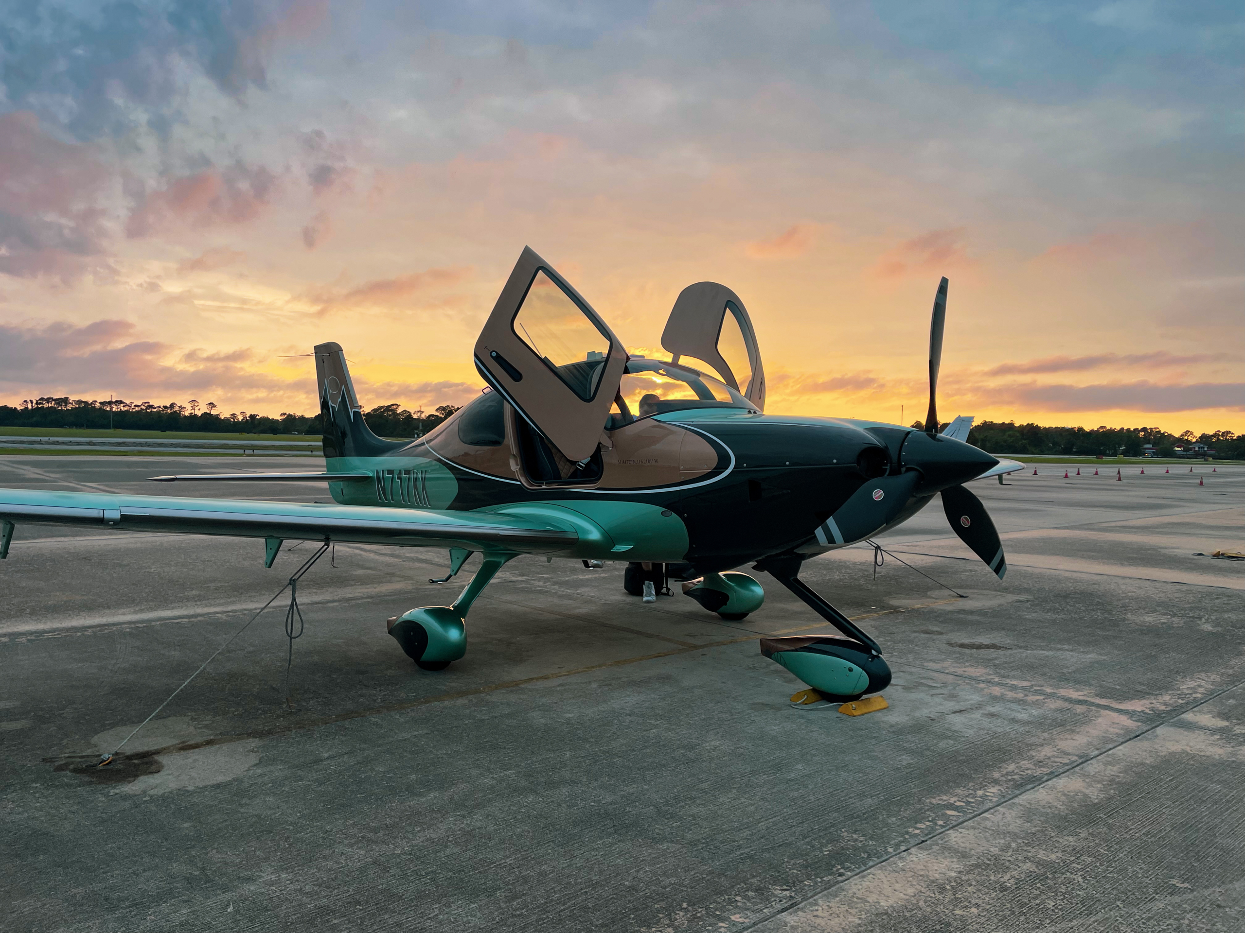 Cessna117出品 2個口PFC-1000 + Cirrus II Travel the World: Ken & Jen's Cirrus Aircraft Adventures
