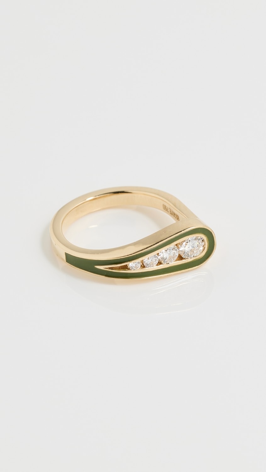 10 Luxe Gold Pinky Rings to Elevate Your Jewelry Stack