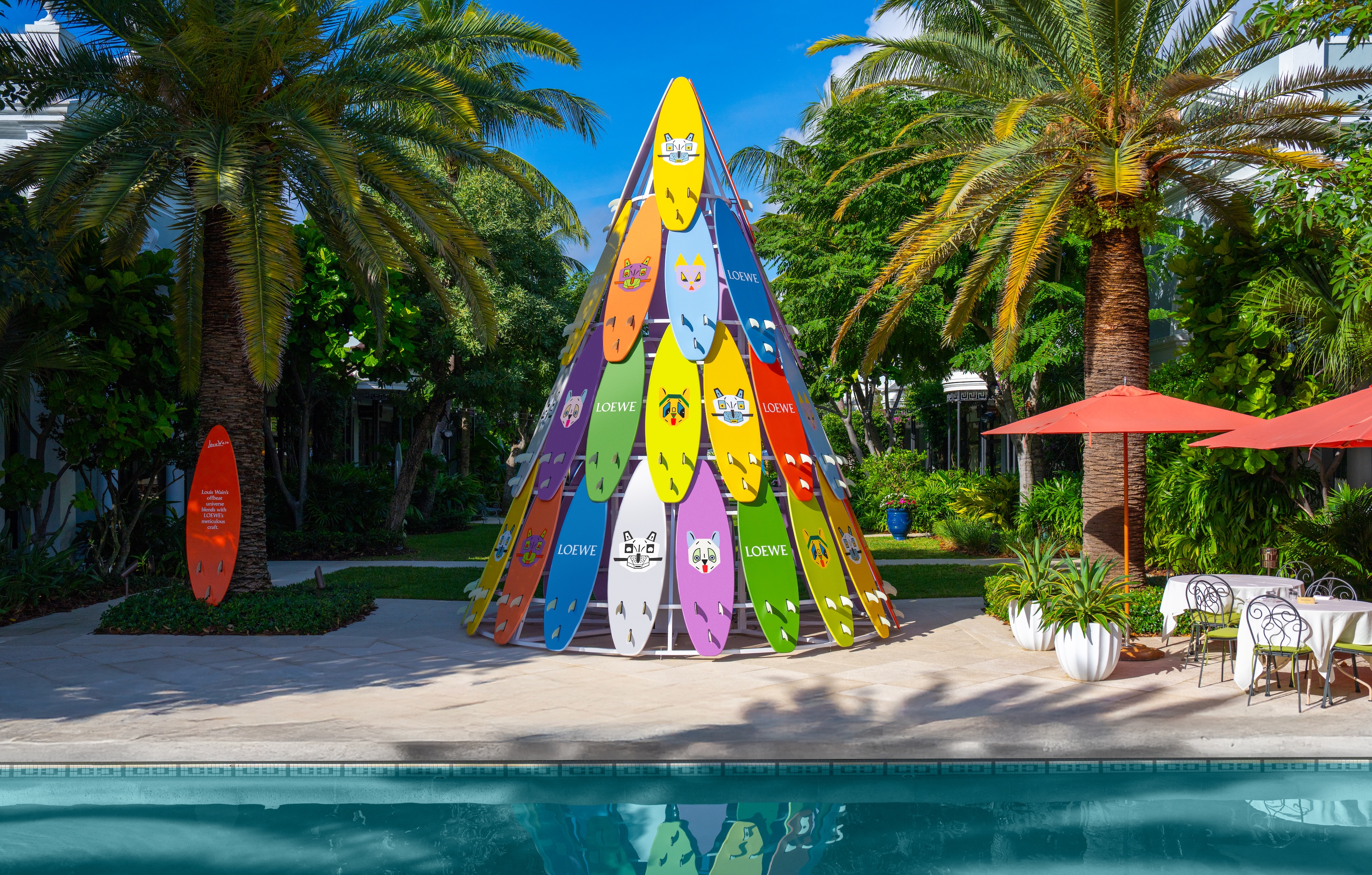 The Royal Poinciana Plaza Unveils LOEWE's 2025 Holiday Surfboard Tree