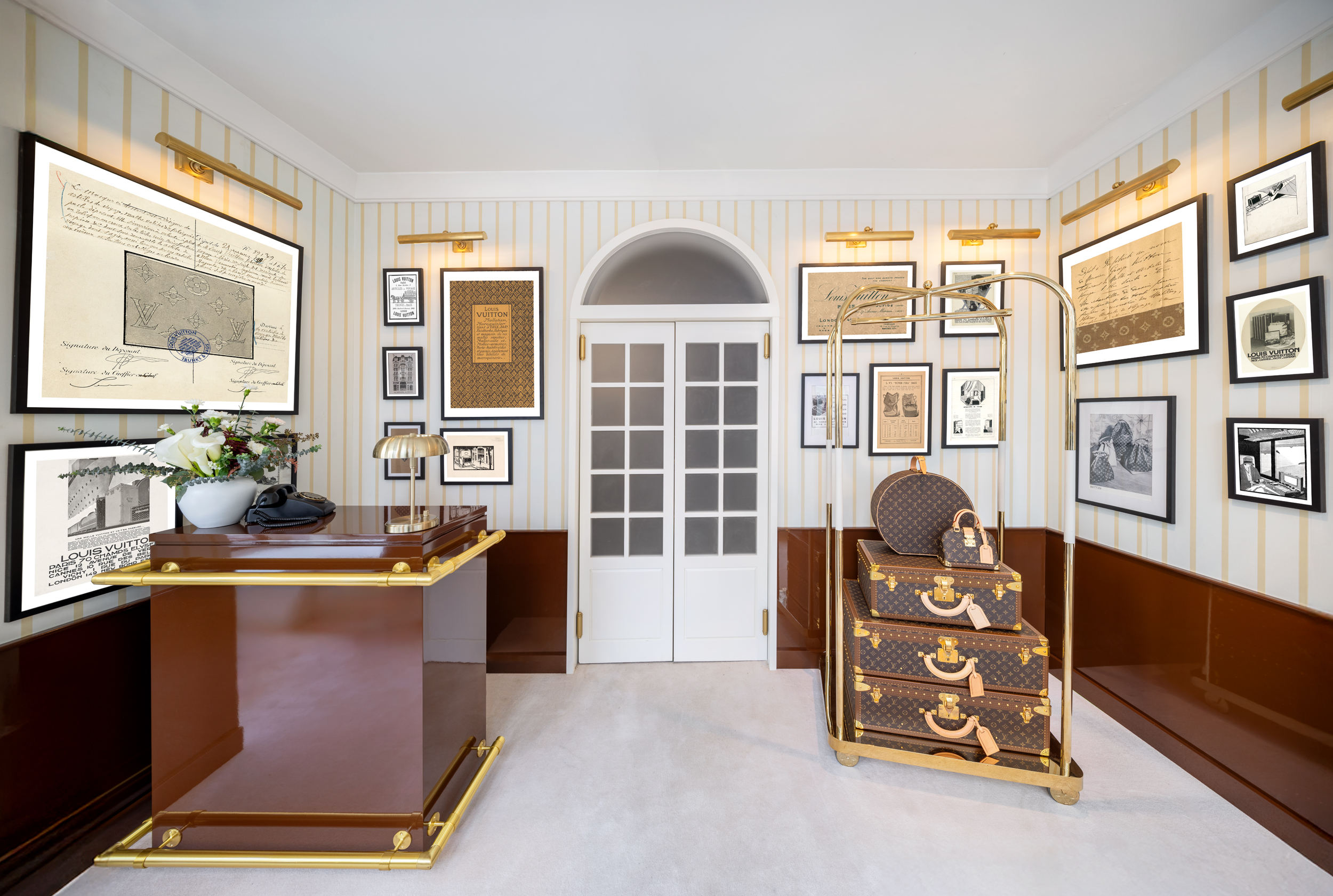 Soho Corner Lobby_Frames