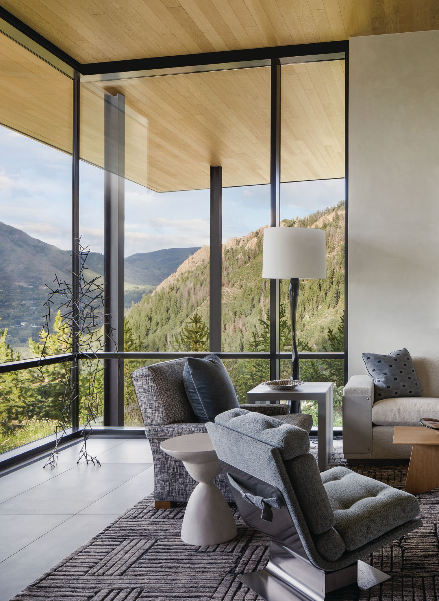 The homeâs design takes advantage of the location, with views of Hunter Creek and downvalley that become works of art in themselves. photographed by ERIC PETSCHEK