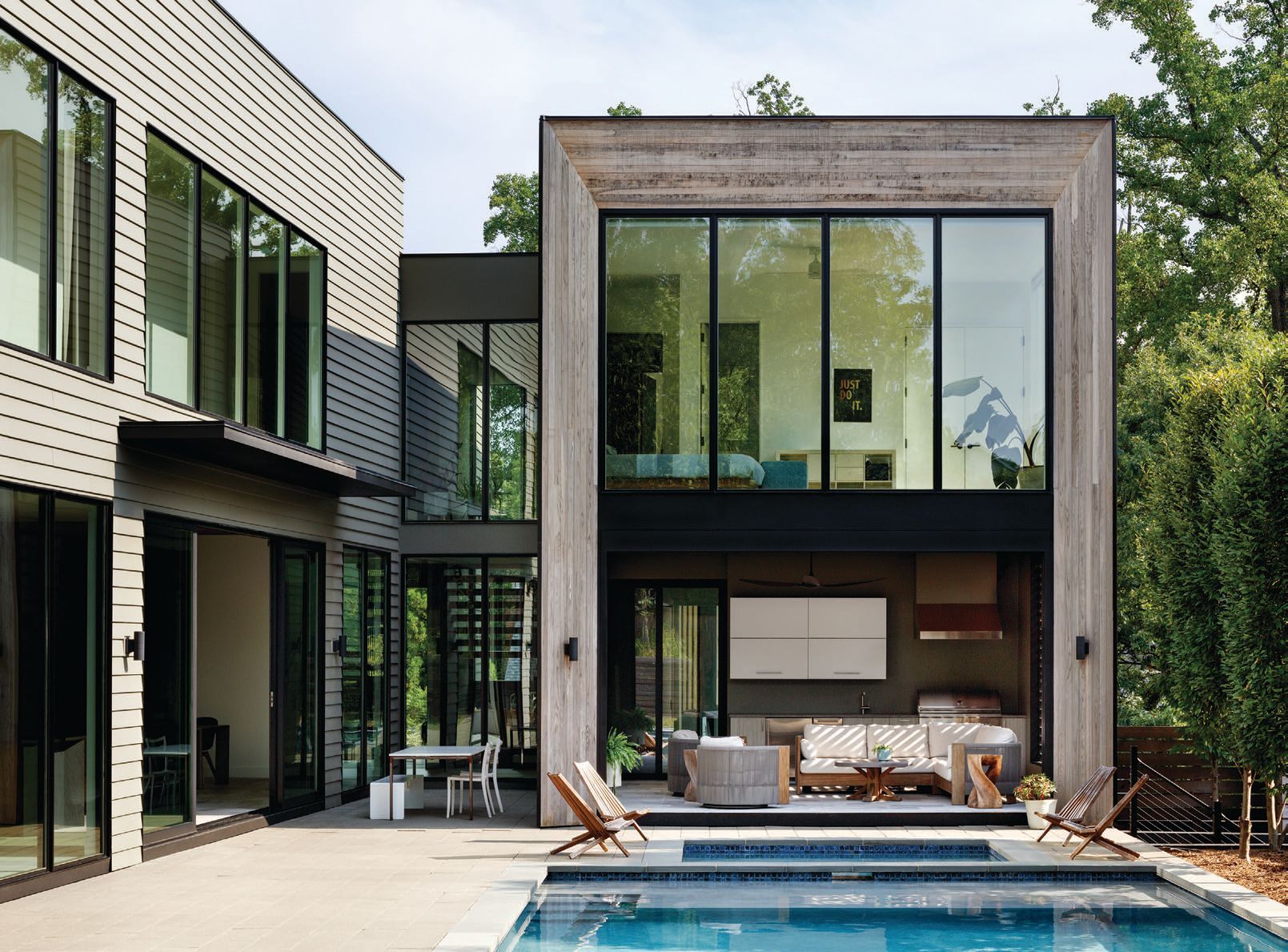 This Arlington House Perfectly Blends Indoor-Outdoor Living