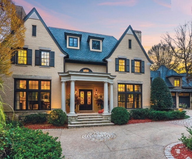 675 W. Paces Ferry Road is listed by Andrea Sorgeloos and Evelyn Heald, Berkshire Hathaway HomeServices Georgia Properties. PHOTO COURTESY OF BERKSHIRE HATHAWAY HOMESERVICES GEORGIA PROPERTIES