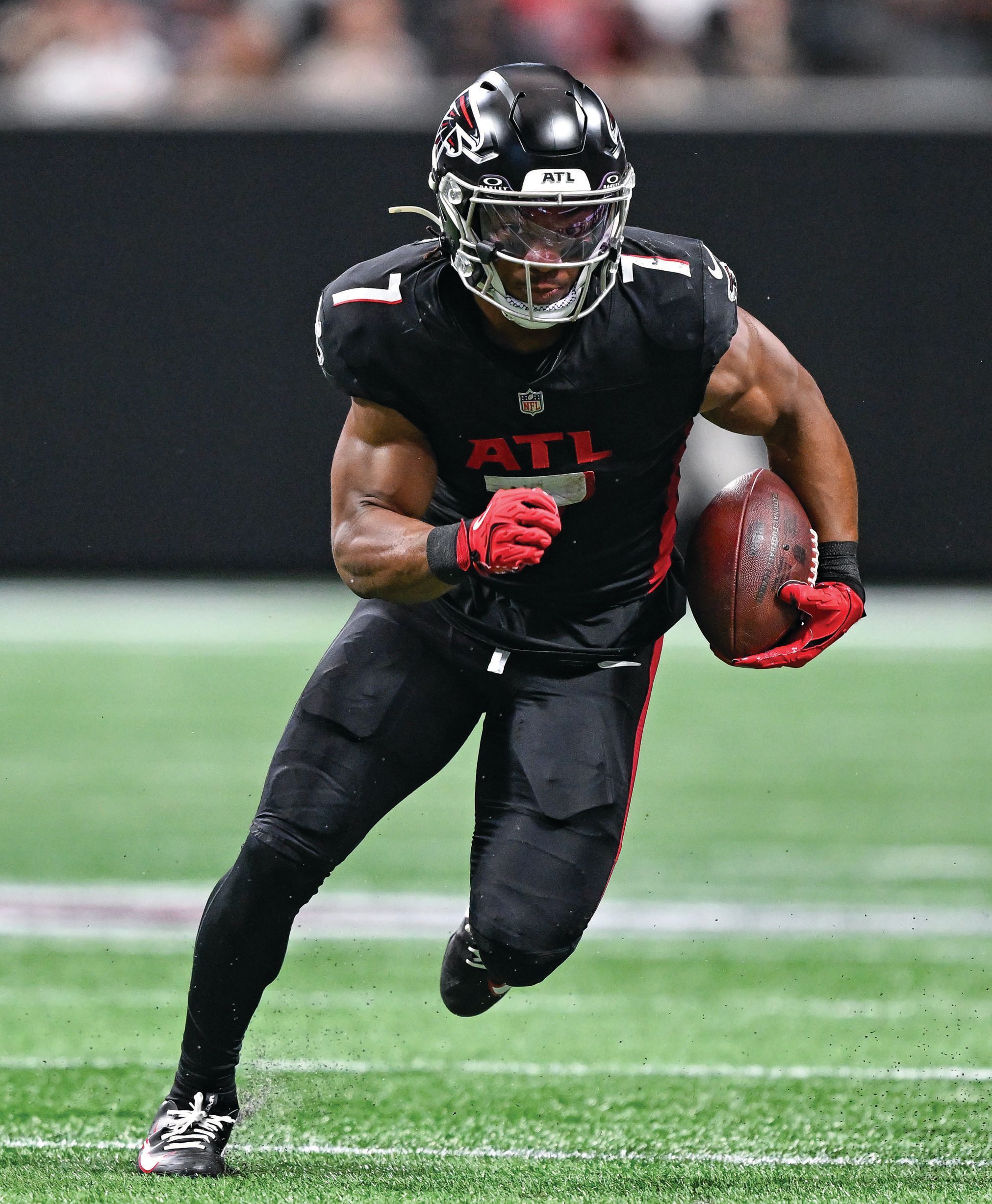 Bijan Robinson is the running back for the Atlanta Falcons. PHOTO BY ICON SPORTSWIRE/ GETTY IMAGES