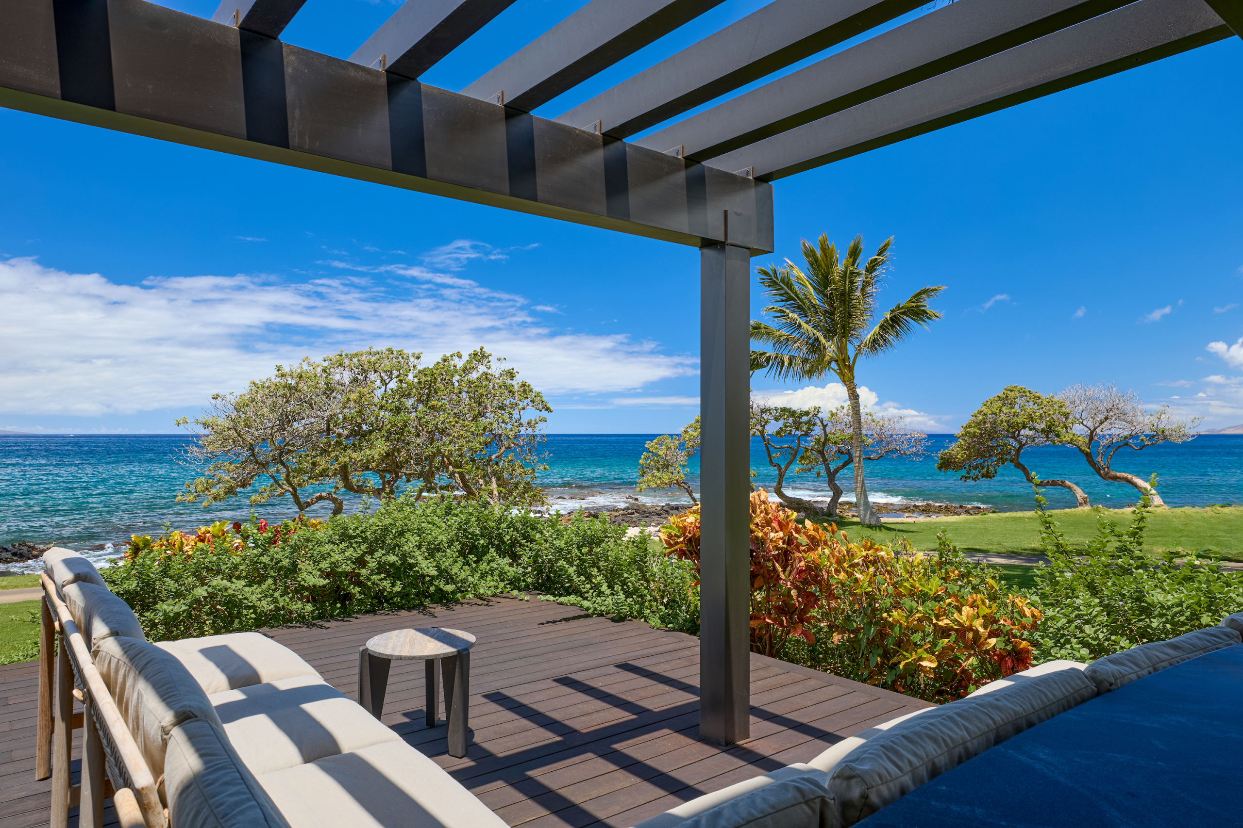 058_KSOF_Suite_Oceanfront_Sundeck_Rm7136_Lanai_HNMMC_46229