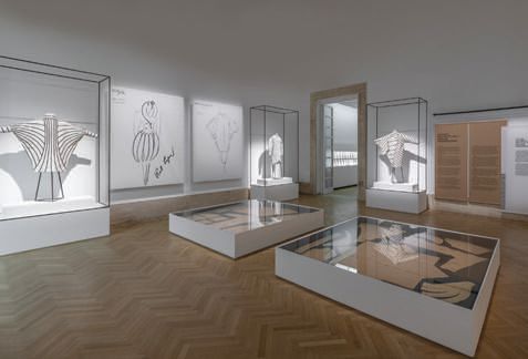 After un percorso di lavoro. Fendi / Karl Lagerfeld 1985 is on view through Oct. 25